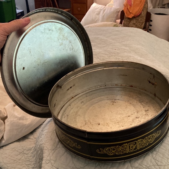 Vintage large currier and Ives art fruitcake tin. - Picture 7 of 8